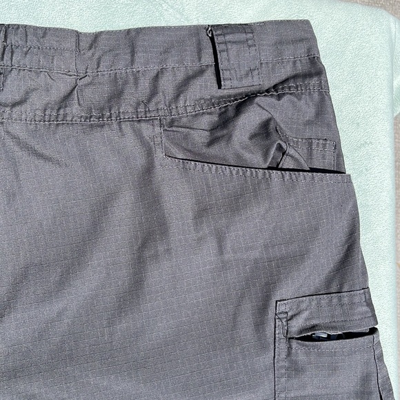 Men’s Lightweight, Grey Cargo Shorts - Picture 10 of 12